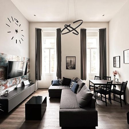 Contemporary Jindrisska Apartment Praha Bagian luar foto