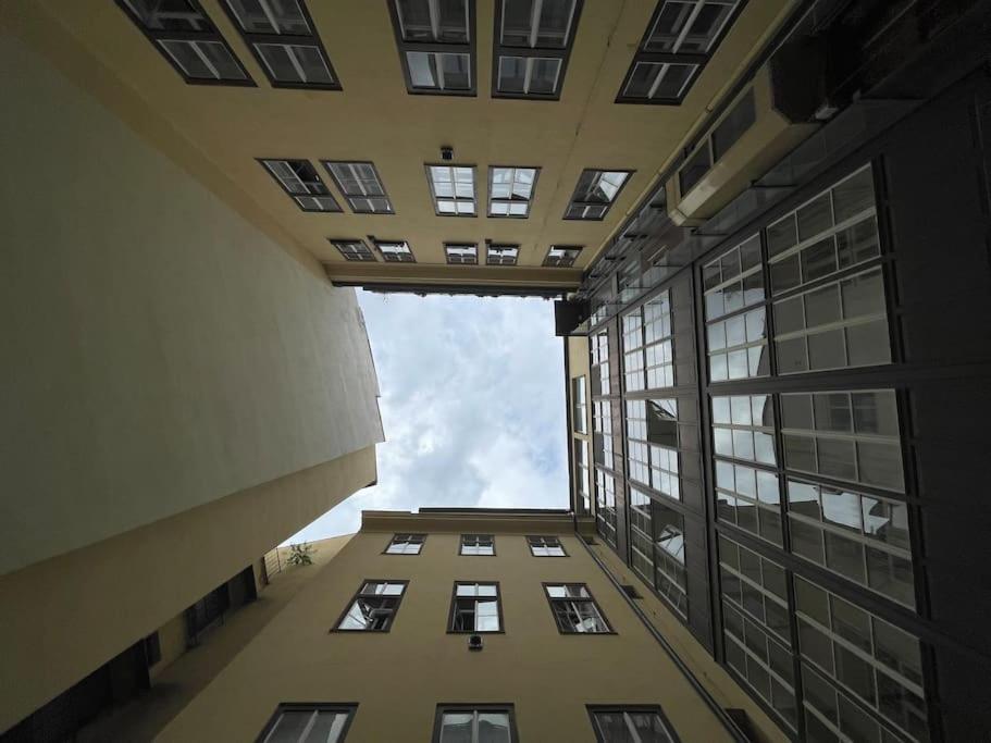 Contemporary Jindrisska Apartment Praha Bagian luar foto