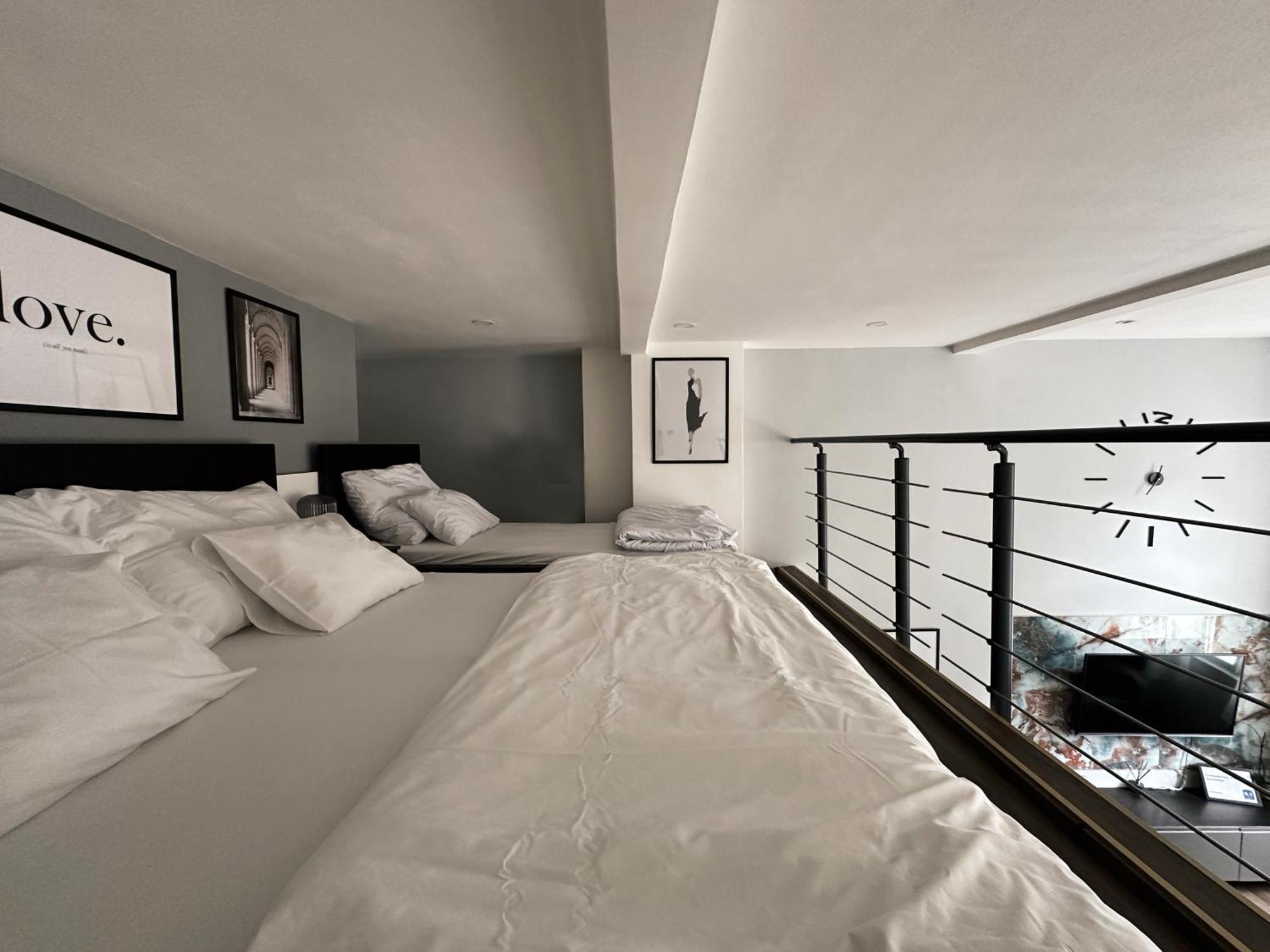 Contemporary Jindrisska Apartment Praha Bagian luar foto